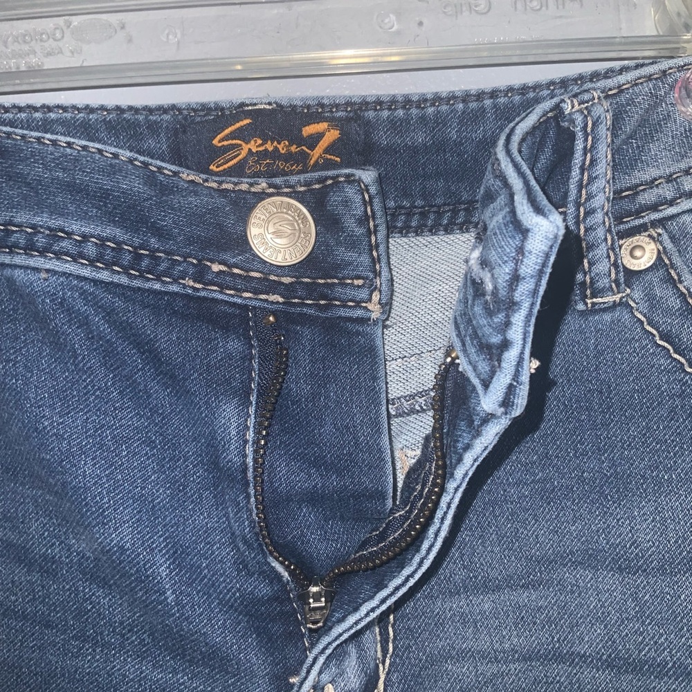 Seven7 Blue Faded Denim Mid Rise Straight Hem Shorts Size 14 - Picture 5 of 10